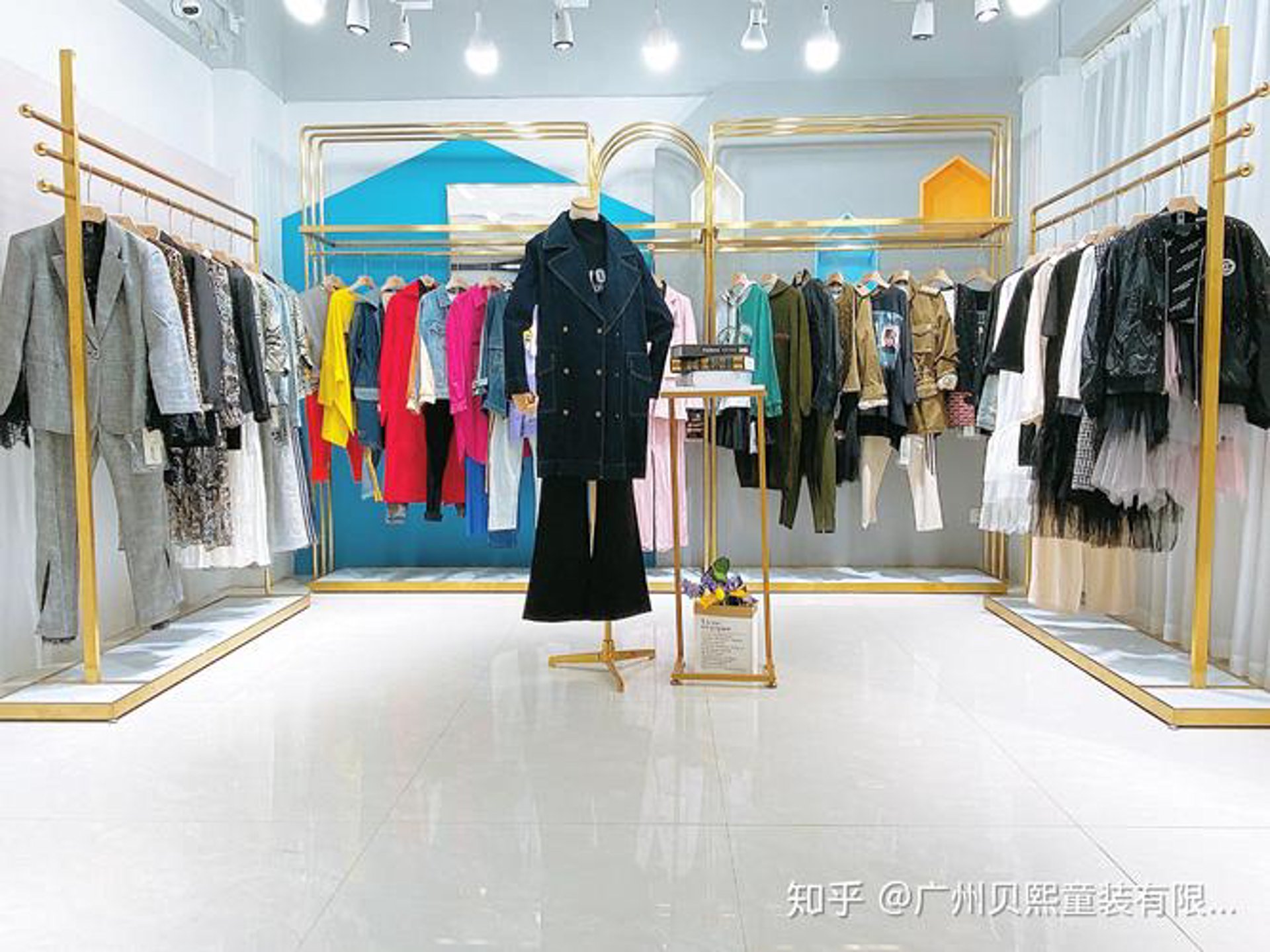 夏娜女装旗舰店